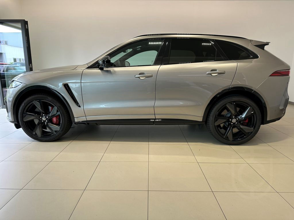 Jaguar F-Pace P550 SVR AHK 22''LM PANODACH HEAD-UP ACC