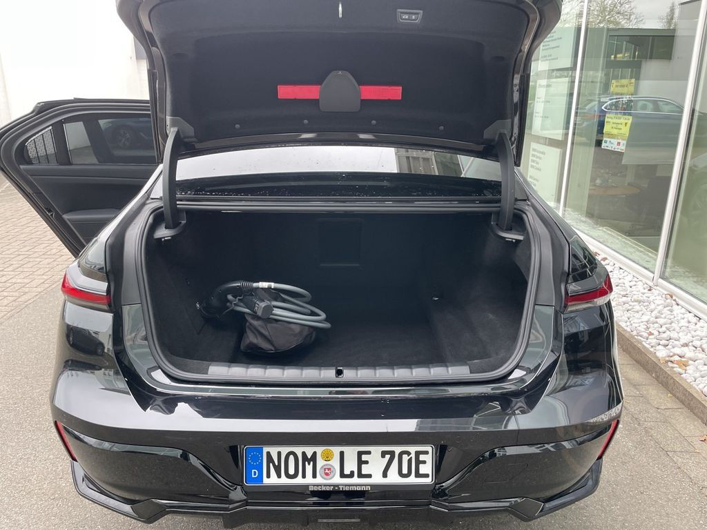 BMW 750e xDrive UPE 180.940,- € #exclusive