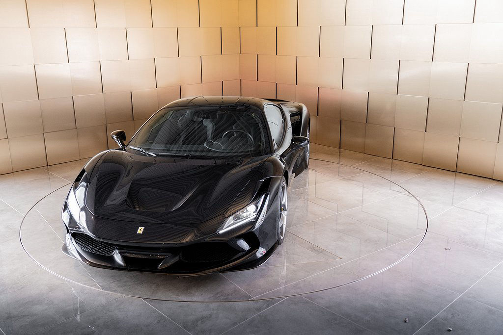 Ferrari F8 Tributo / Svensksåld / Kolfiberstolar / OBS SPEC! /