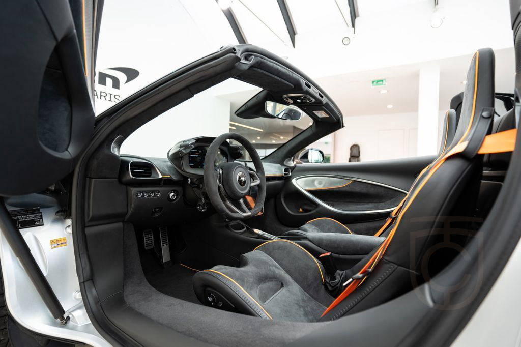 McLaren Artura Spider