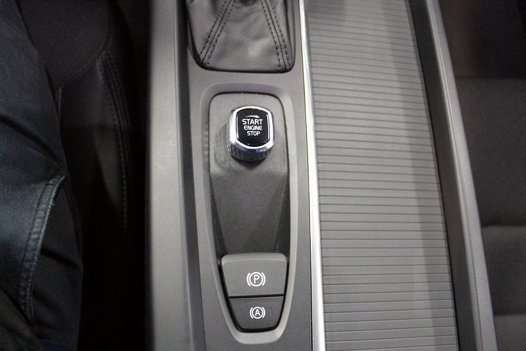 Volvo XC60 T5 AWD Momentum KAMPANJ RÄNTA 2,99% Aut VOC Dragkrok Navi 250hk