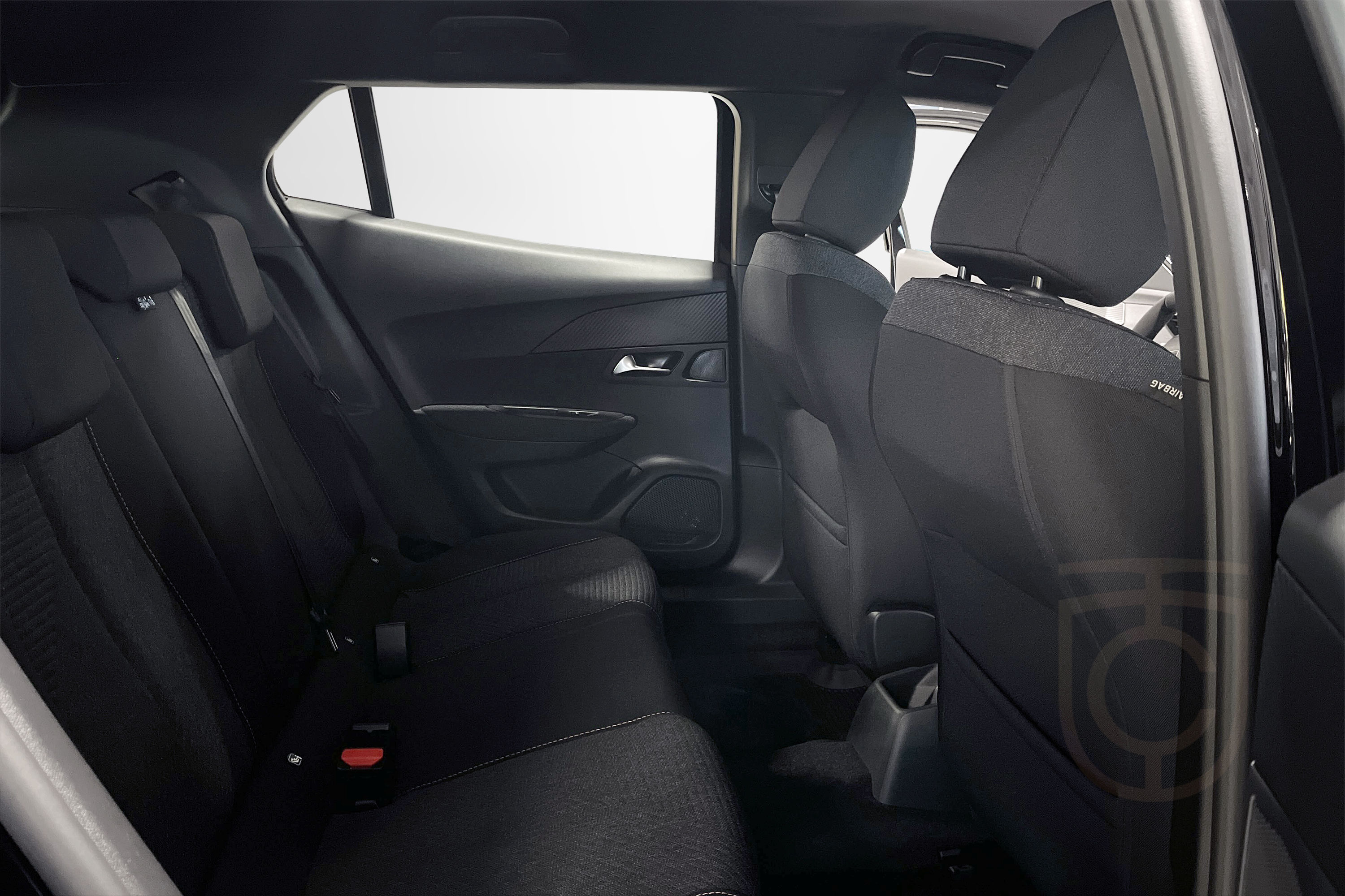 Peugeot 2008 HYBRID 136