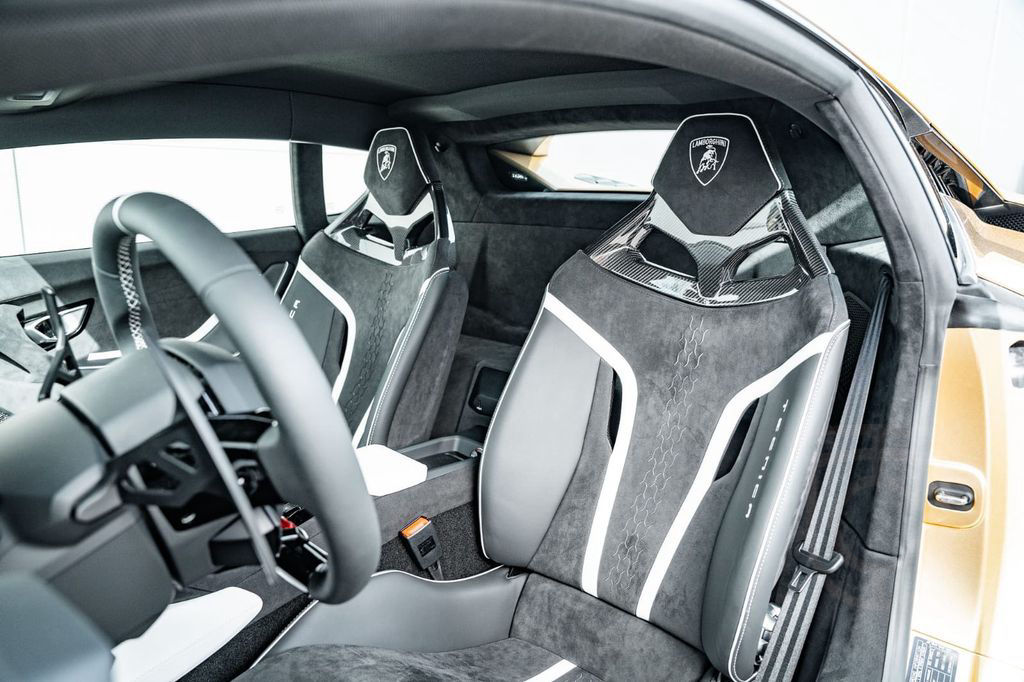 Lamborghini Huracán Tecnica*1.Hand*Deutsch*Neuwertig*