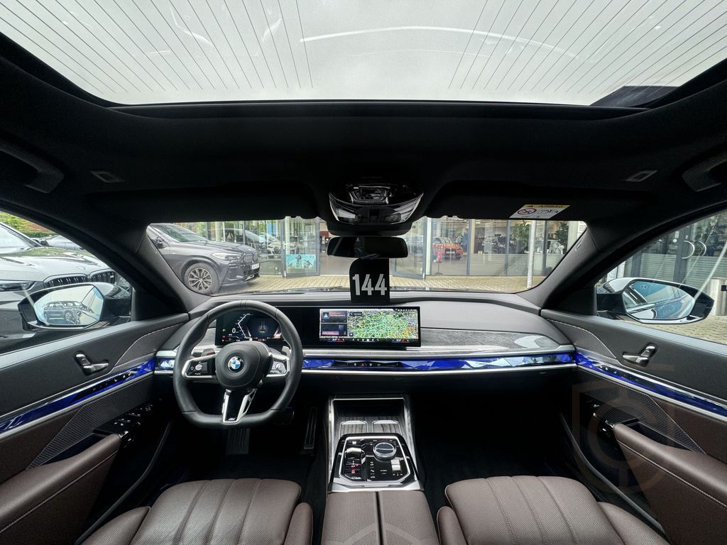 BMW 740d xDrive M Sport StandHzg PANO-SKY Autobahnas