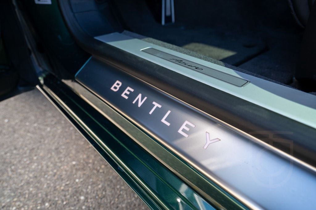 Bentley Flying Spur Azure V8 *Naim, Rotating Display*