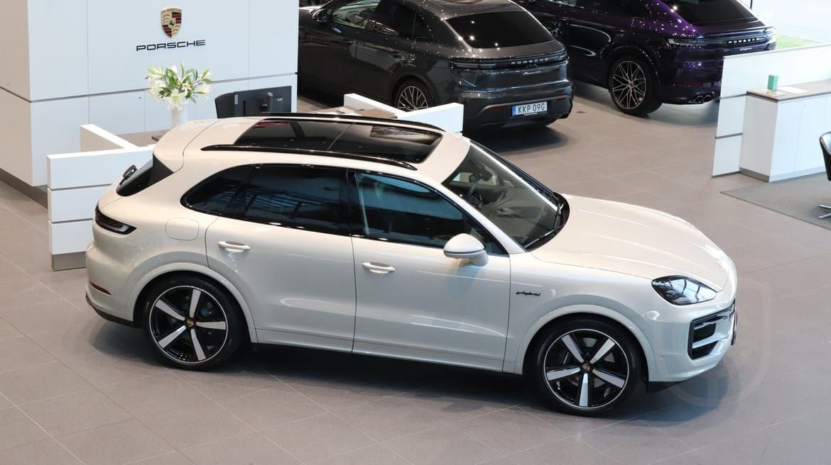 Porsche Cayenne E-Hybrid Cashmere beige metallic