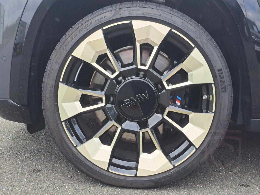 BMW XM M Drivers Gestiksteuerung B&W Surround DAB