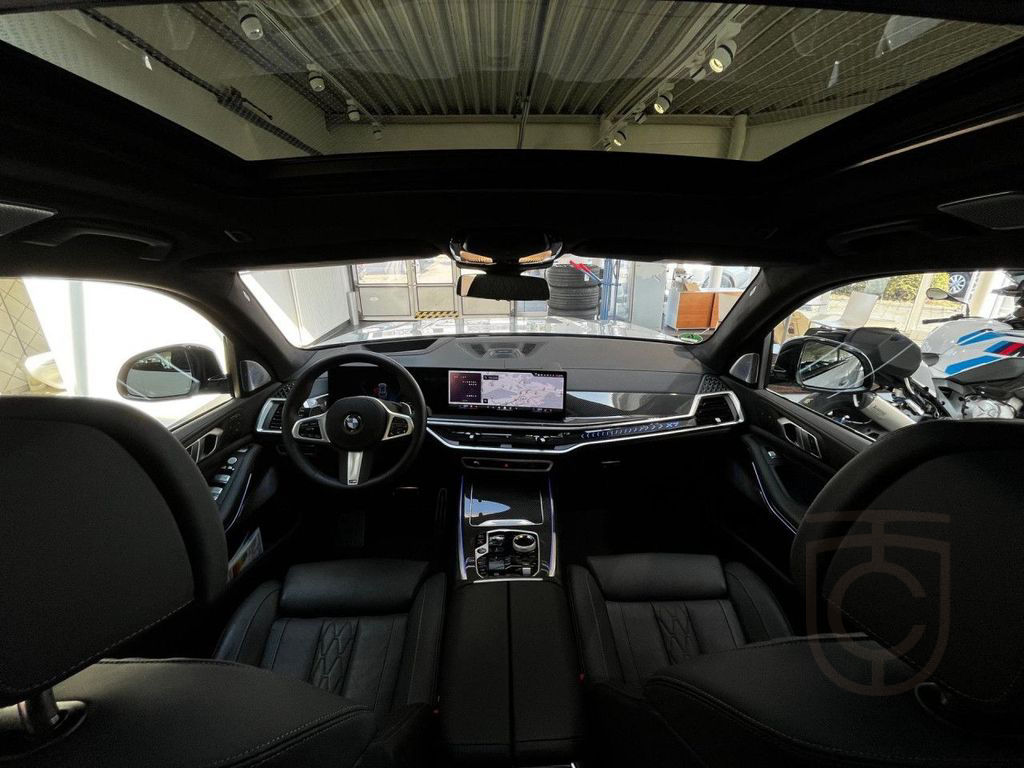 BMW X7 xDrive40d M Sport Kristall Bowers Massage 23"