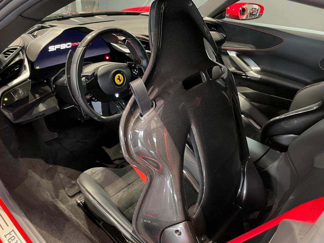 Ferrari SF90 Stradale LED Lift Carbon