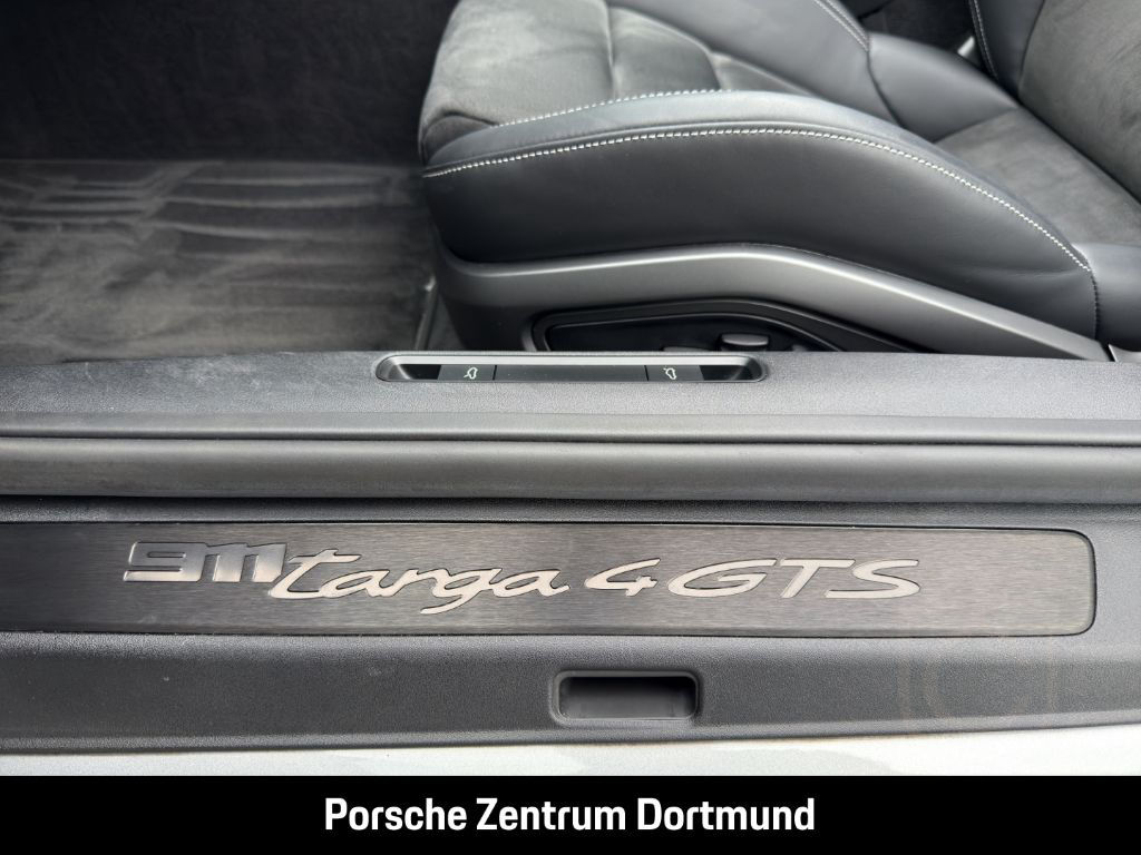 Porsche 992 911 Targa 4 GTS BOSE Sportabgasanlage LED