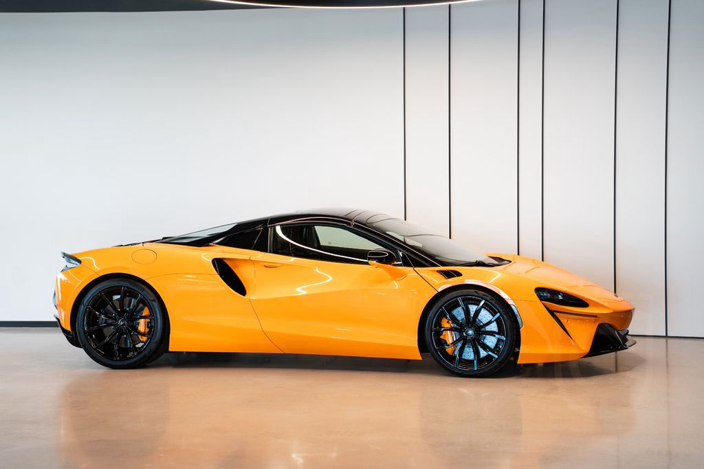 McLaren Artura MY24 , Lift*Practicality*Tech*Assist pack
