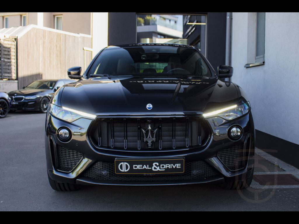 Maserati Levante V8 TROFEO°NERO ASSOLUTO°CARBON 2x°B&W
