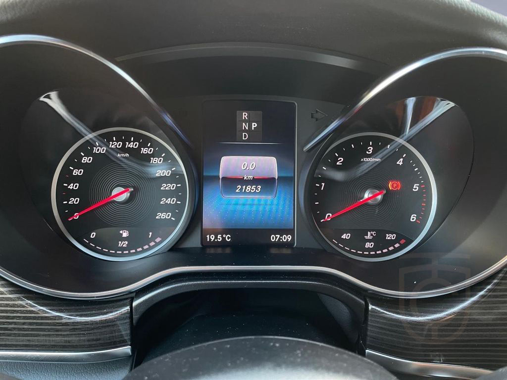 Mercedes-Benz V 300 d 4MATIC Lang el.Schiebe SpurW AHK Pano