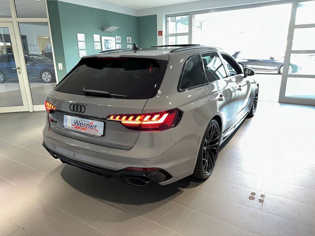 Audi RS 4 Avant 450PS Black PanoDach B&O HUD