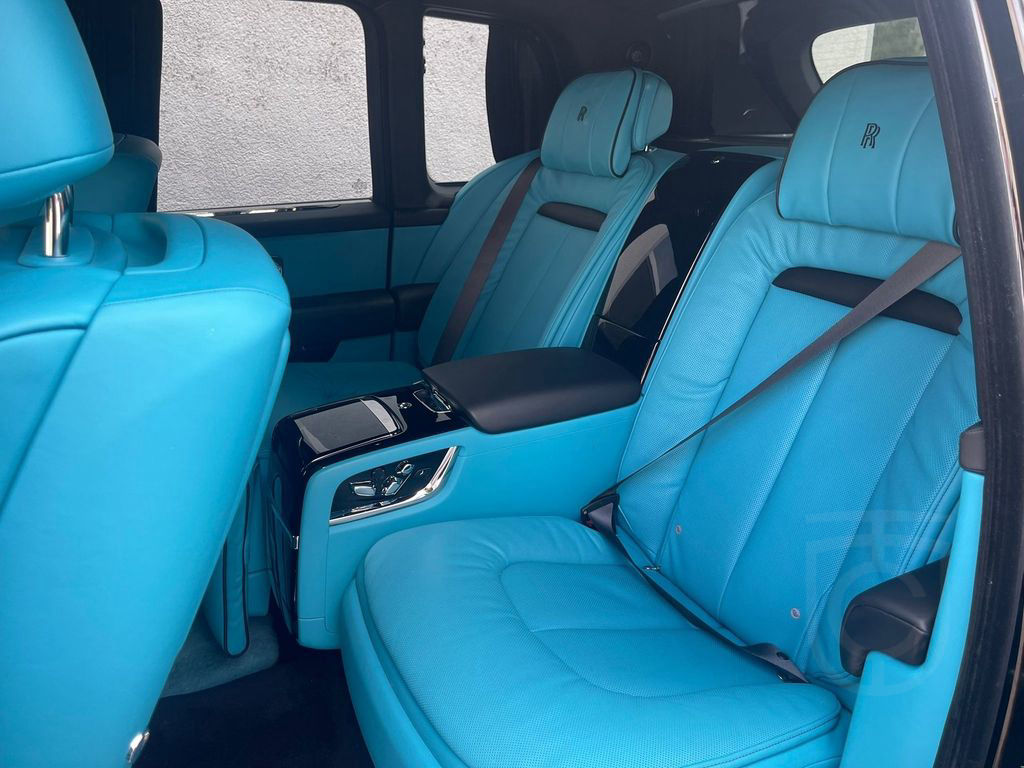 Rolls-Royce Cullinan Bespoke HUD TV