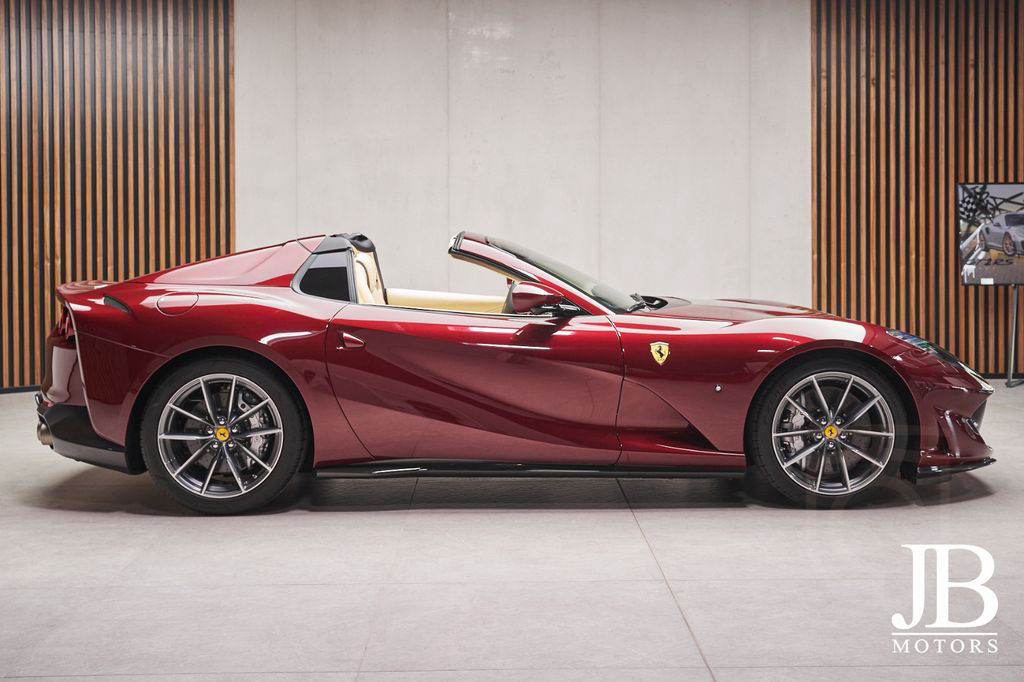 Ferrari 812 GTS Lift Full Carbon Passenger JBL 360° NEW