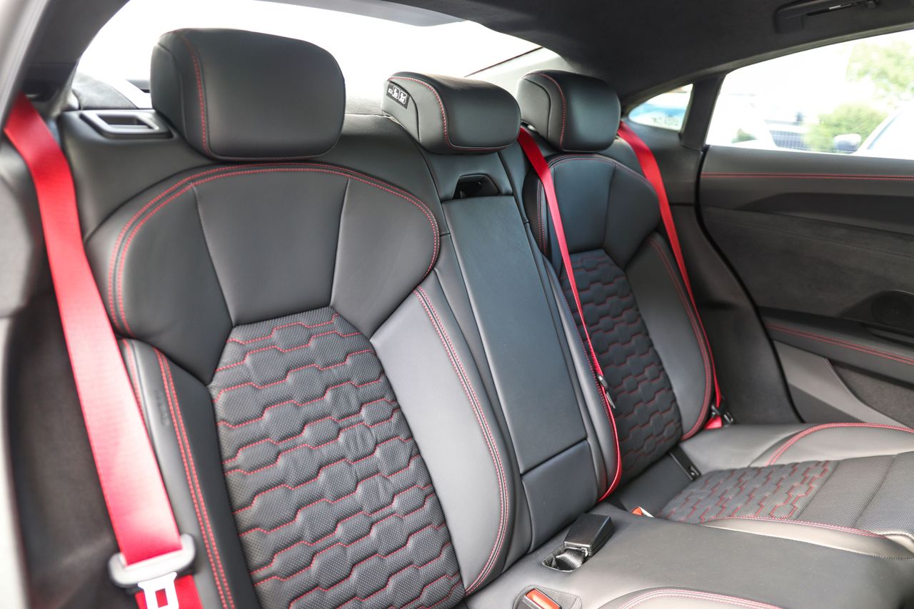 Audi RS e-tron GT/440kW/Masáž/HUD/Noční Vidění SKLADEM