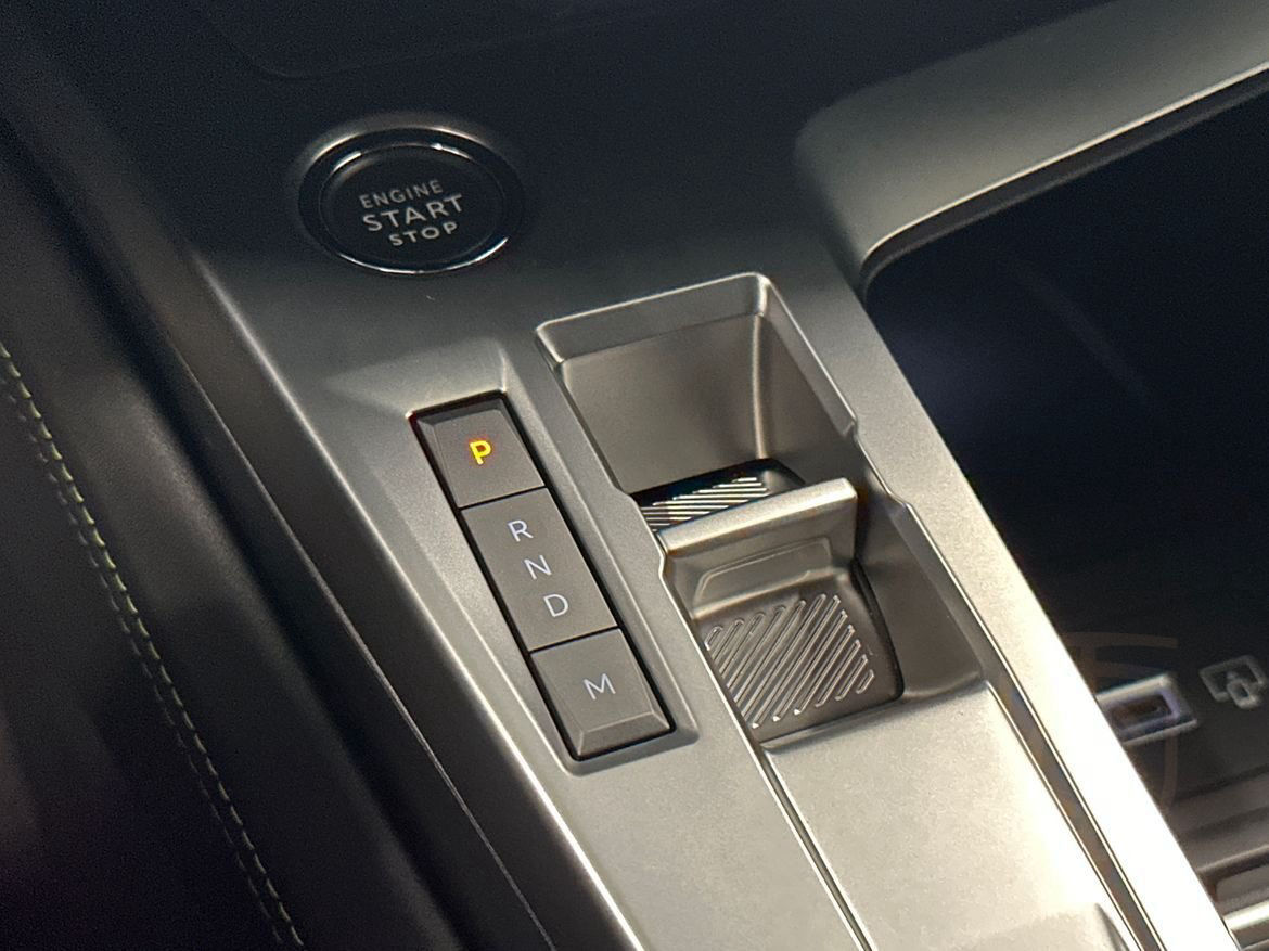 Peugeot 408 Hybrid 136 GT
