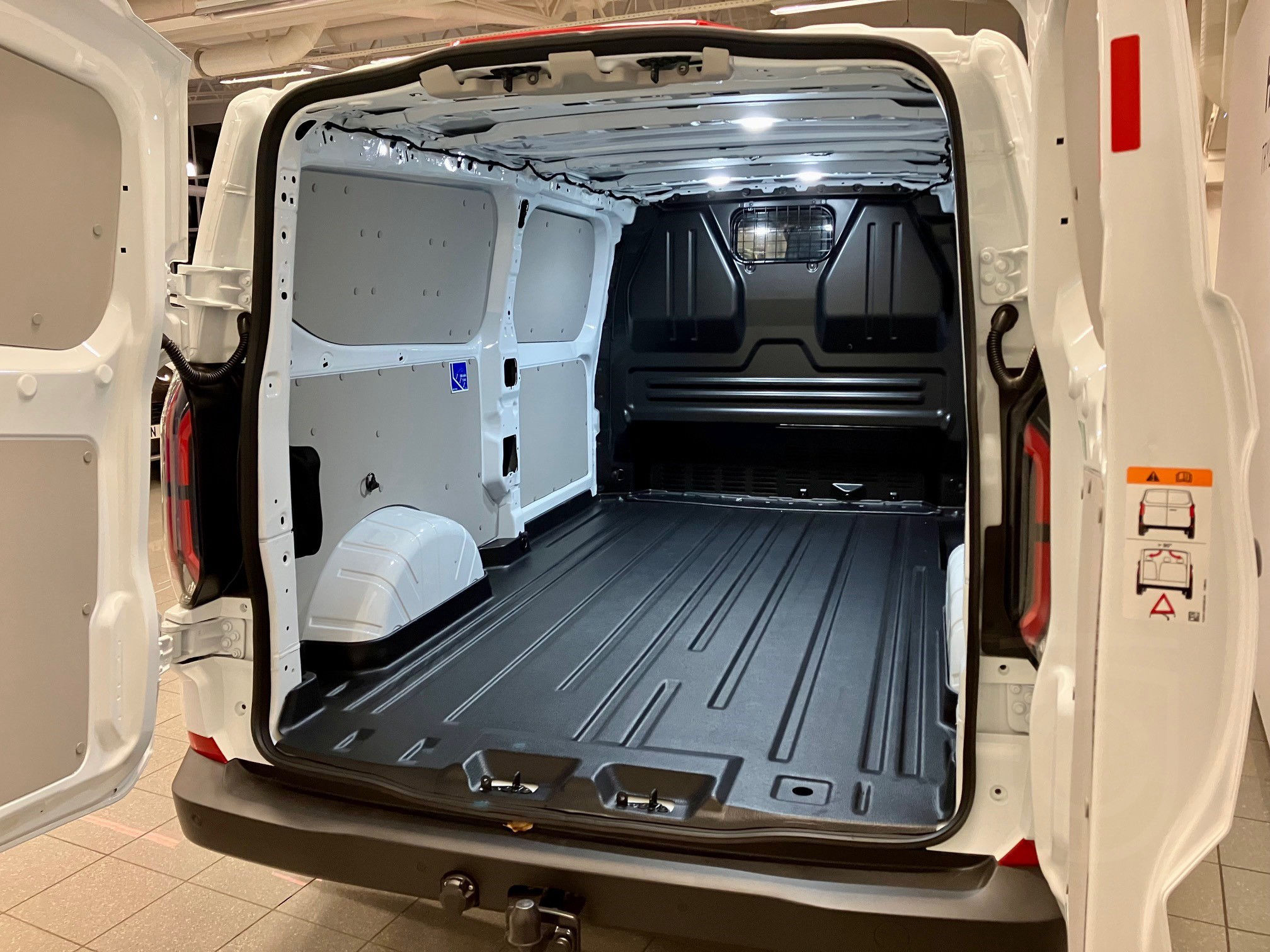 Ford E-Transit Custom 320