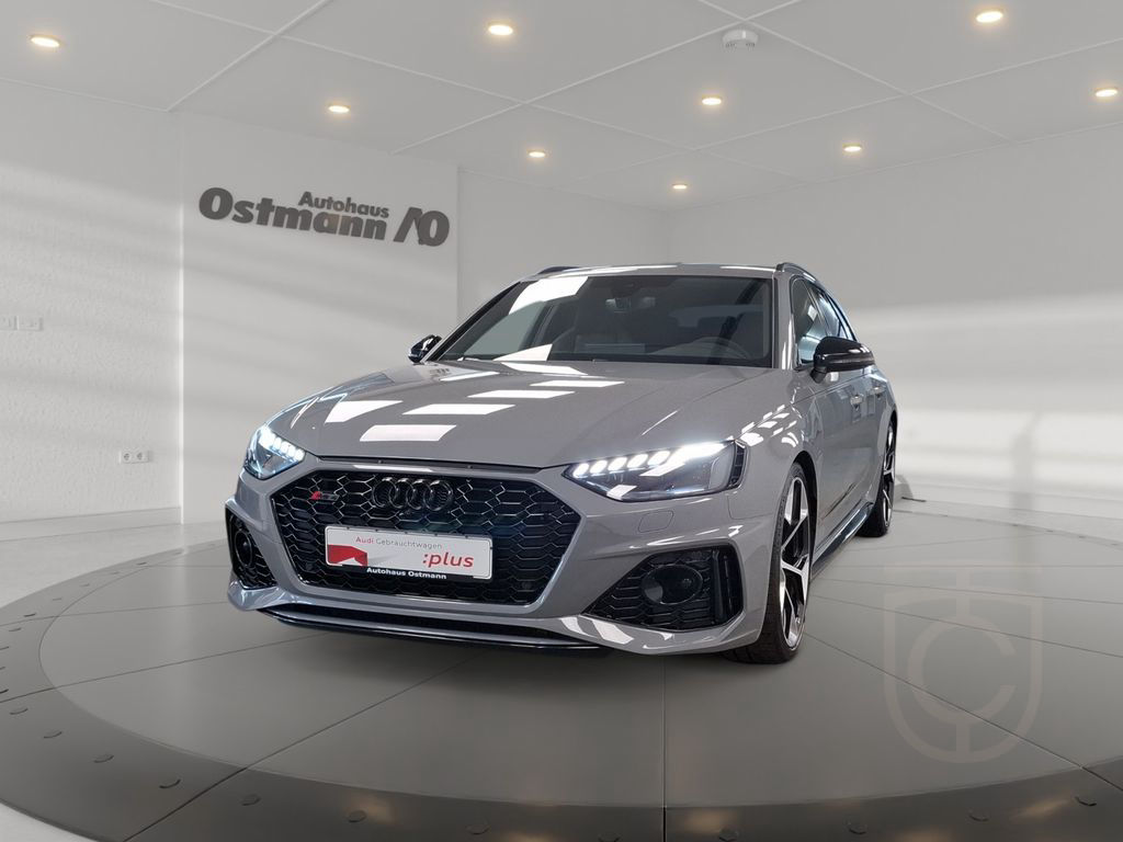 Audi RS 4 Avant quattro Competition/Design-Paket rot