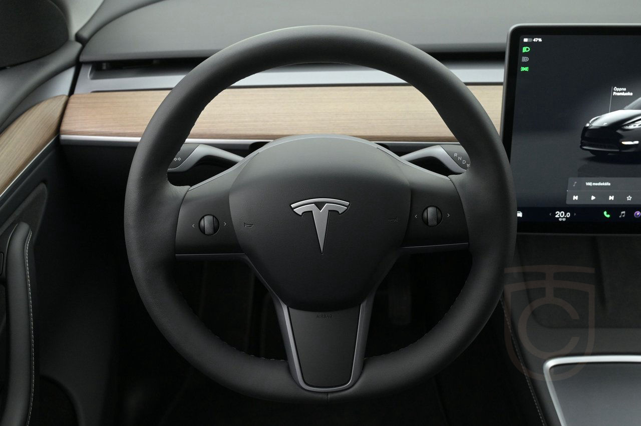 Tesla Model Y Long Range AWD Autopilot Acc.Boost Pano