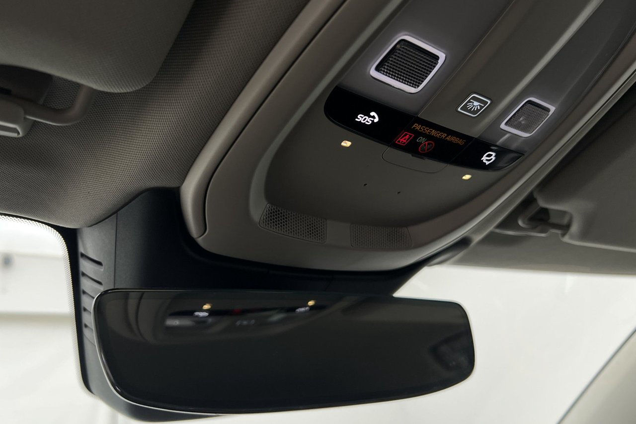 Volvo V90 Recharge T6 AWD Core Bright