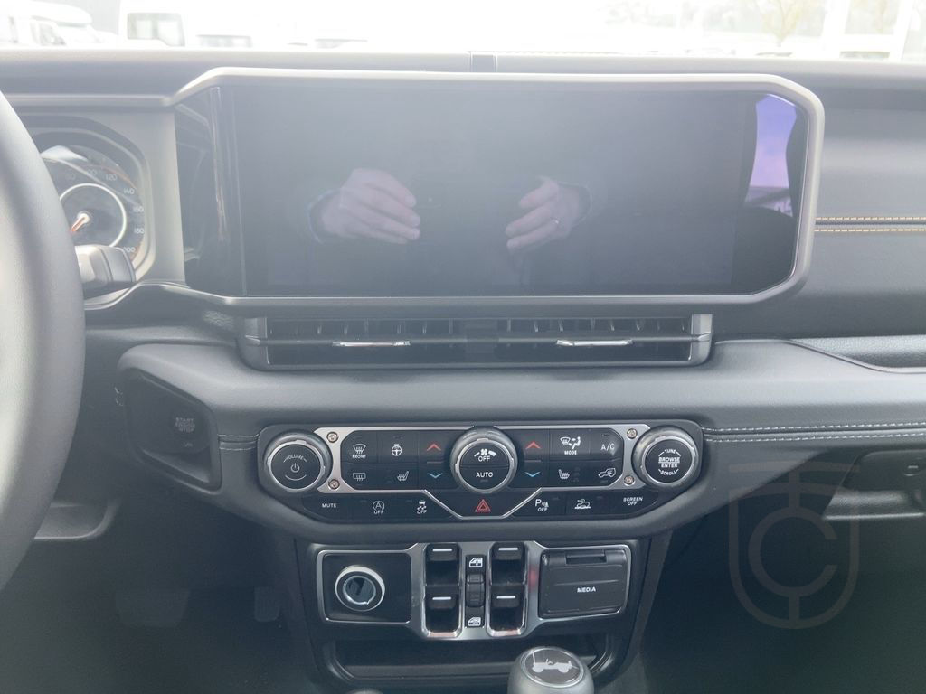 Jeep Wrangler Sahara 2.0l 272 PS, Sky Power Dach