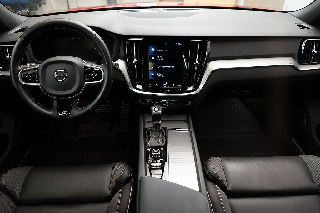 Volvo V60 D3 R-Design. Dragkrok. Navigation. on Call. Miljöklass Euro6d-TE