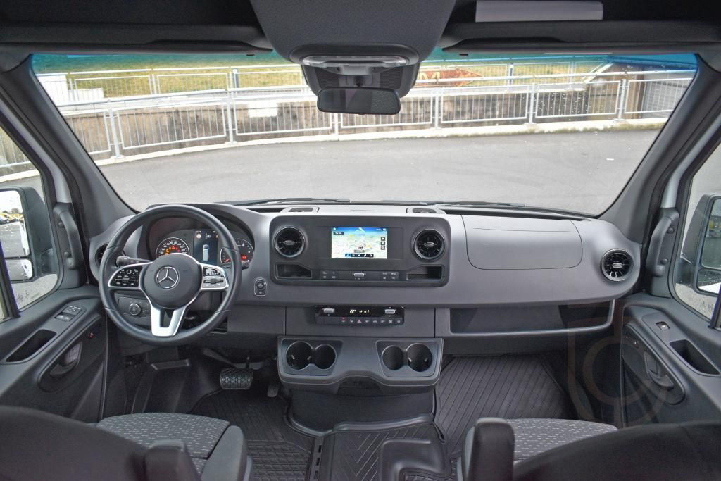 Mercedes-Benz Sprinter 319 Tourer 4x4 LED*Cam*Navi*Distronic