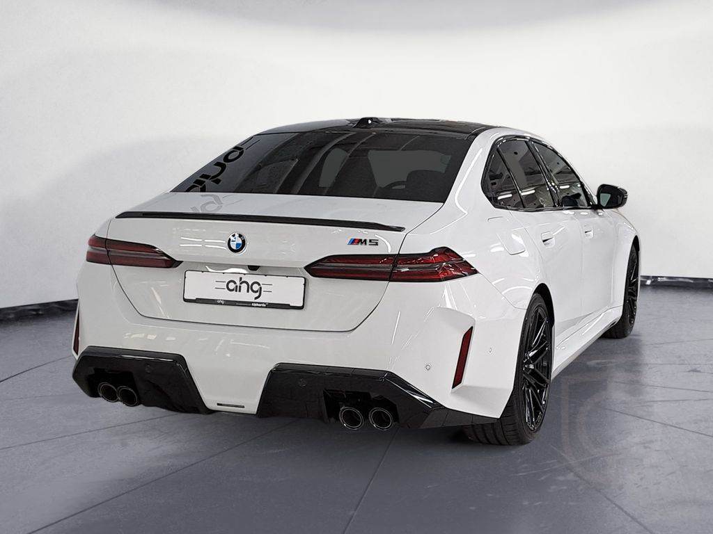 BMW M5 Plug-In Hybrid xDrive Ultimate Package