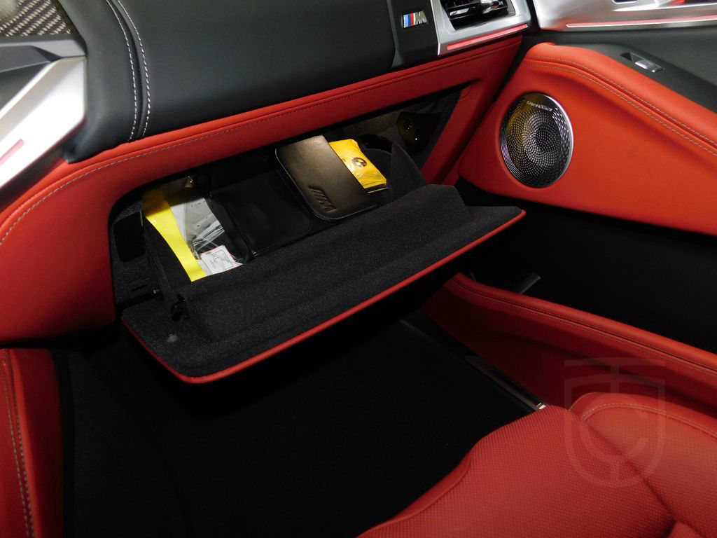BMW XM (BMW Individual Merino/Soft-Close/Carbon)