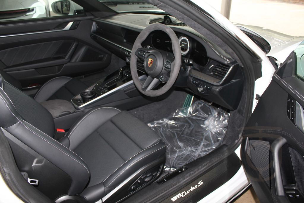 Porsche 992 Turbo S RHD/Sportabgas/SportDesign/GDach/SWA