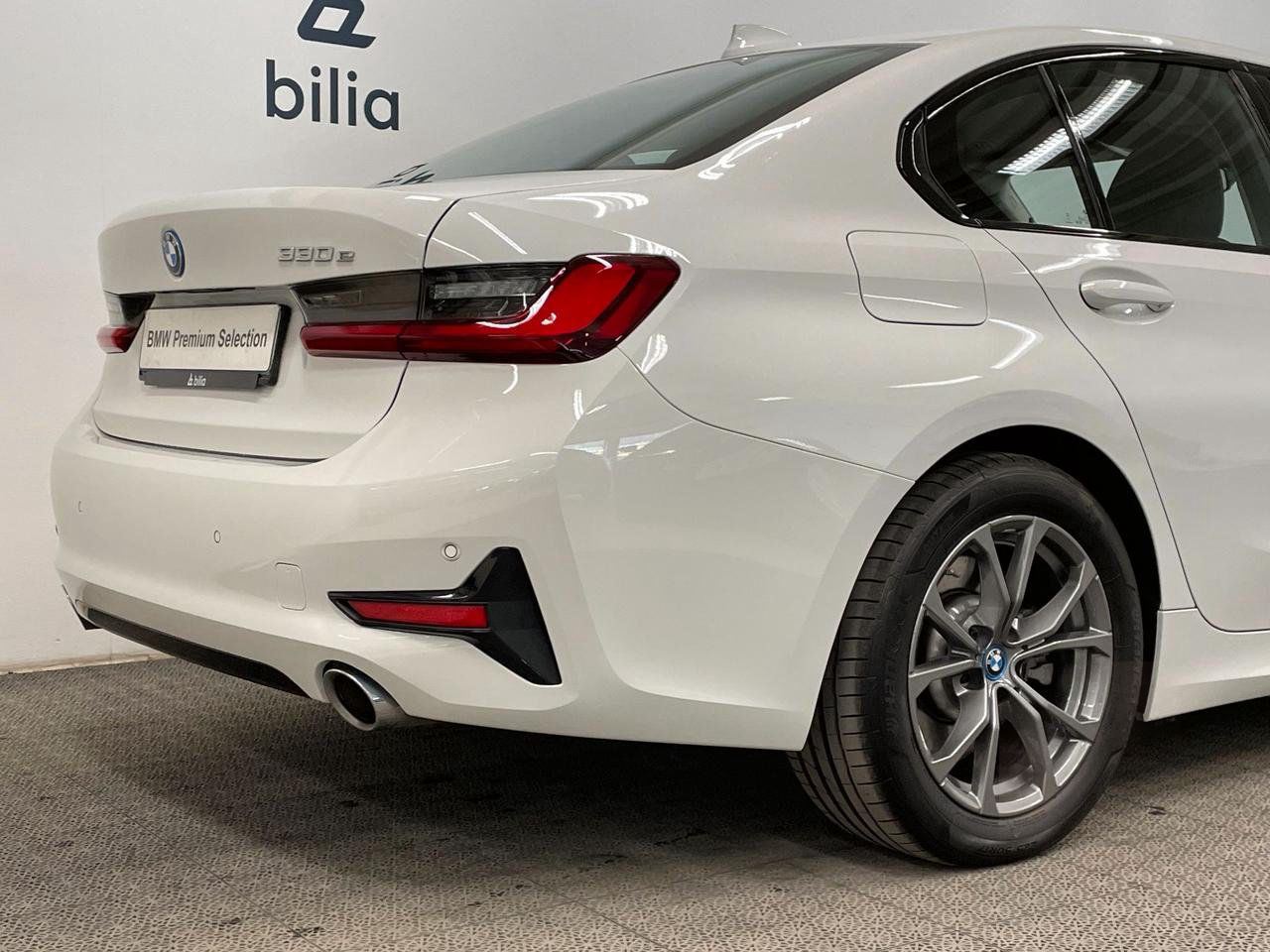 BMW 330e Sedan