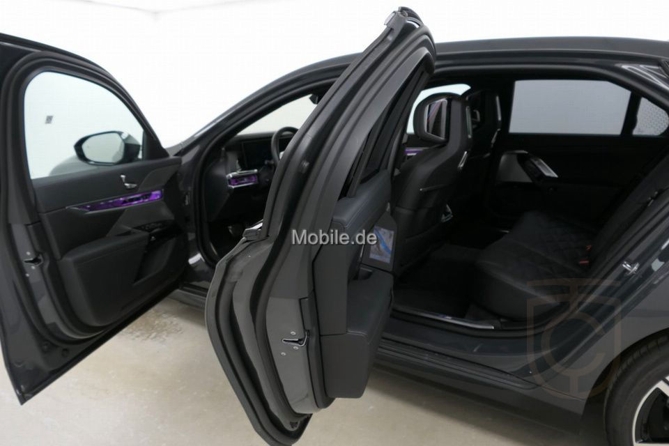 BMW 740d xDrive M Sport 21" Pano Sky Fond TV Sthzg.