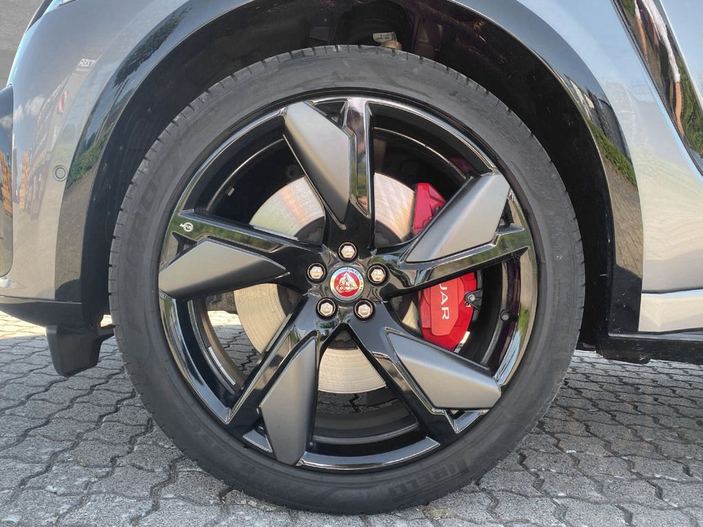 Jaguar F-Pace SVR P550 AWD *22''Alu*PanoSD*BlackPack*