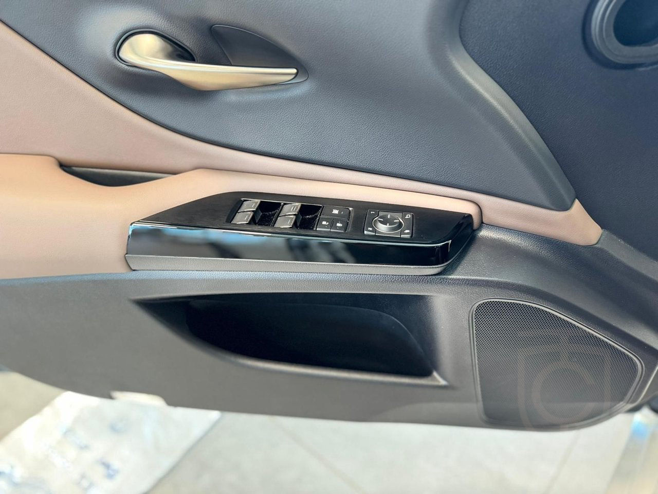 Lexus ES 300h 2.5 E-CVT Limited Edition