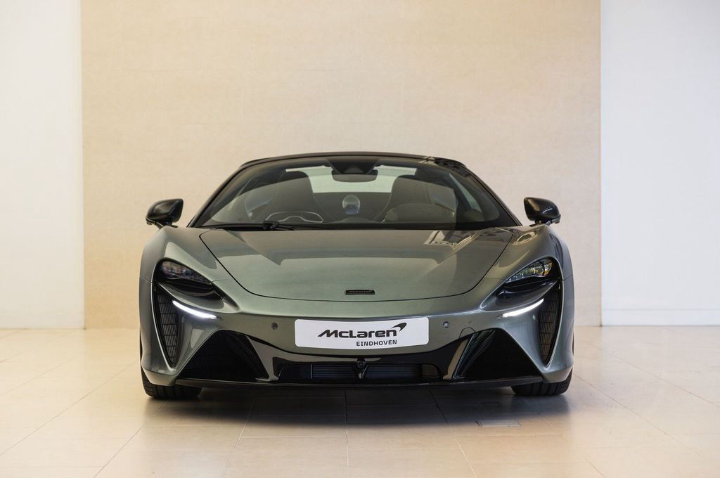 McLaren Artura Spider