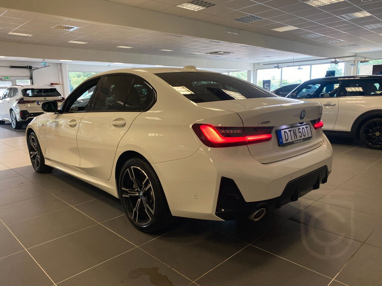 BMW 330e xDrive Sedan M-Sport HiFi Farth