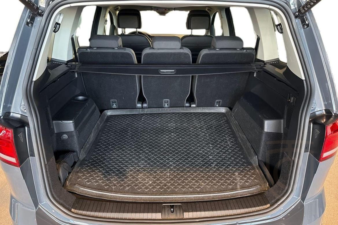 Volkswagen Touran 7-seater 1.5 TSI
