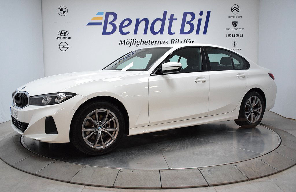 BMW 320i Sedan