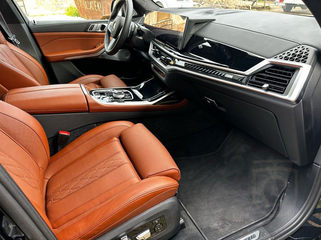 BMW X7 M60i