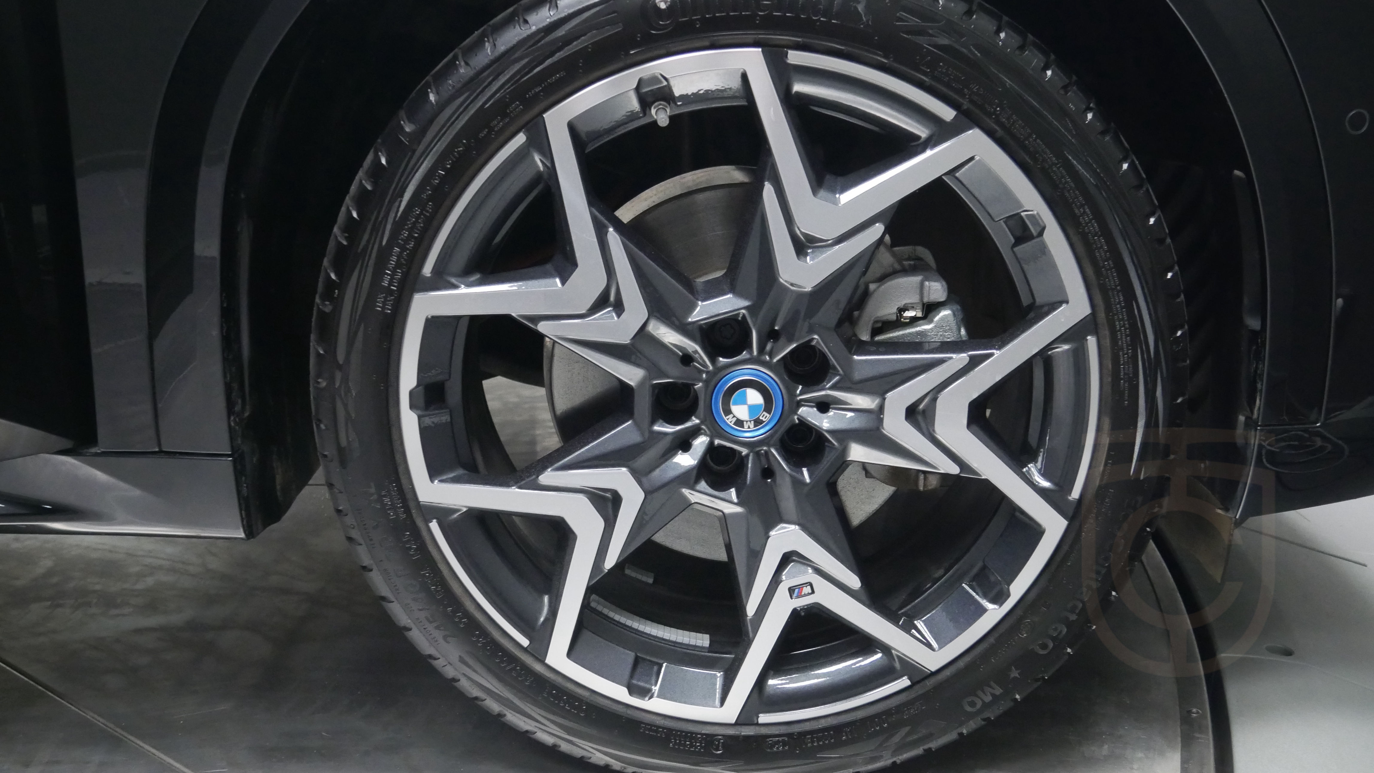 BMW iX2 xDrive30