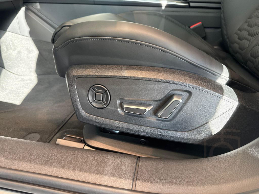 Audi RS6 Avant 600 PS tiptronic MATRIX/PANO/HEAD-UP