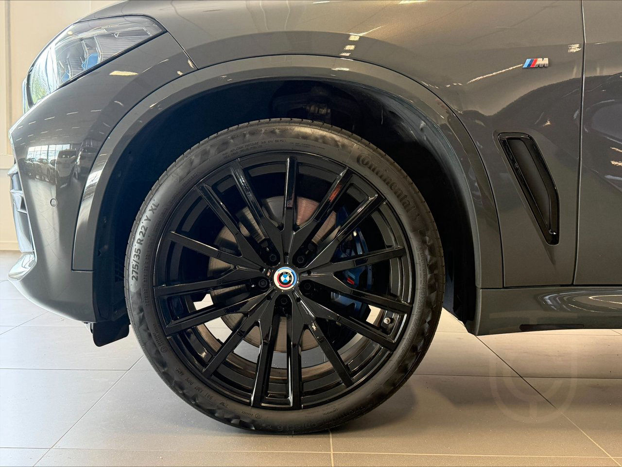 BMW X5 M50i