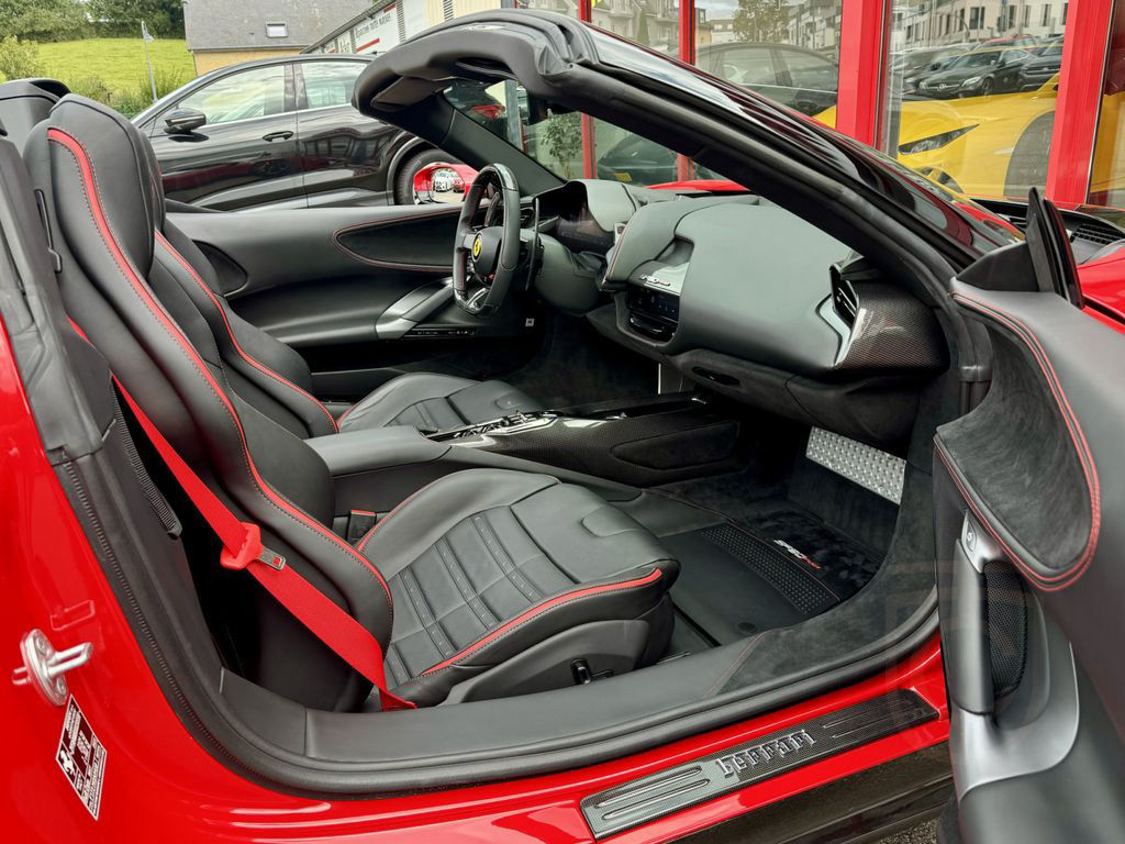 Ferrari SF90 Spider Full options Great best comfort seat
