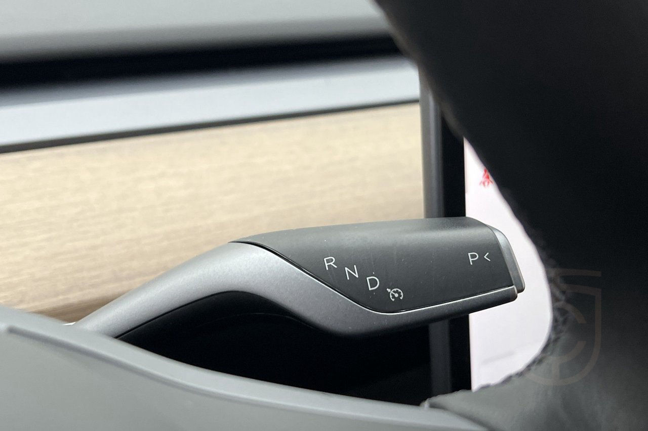 Tesla Model Y Long Range AWD Autopilot