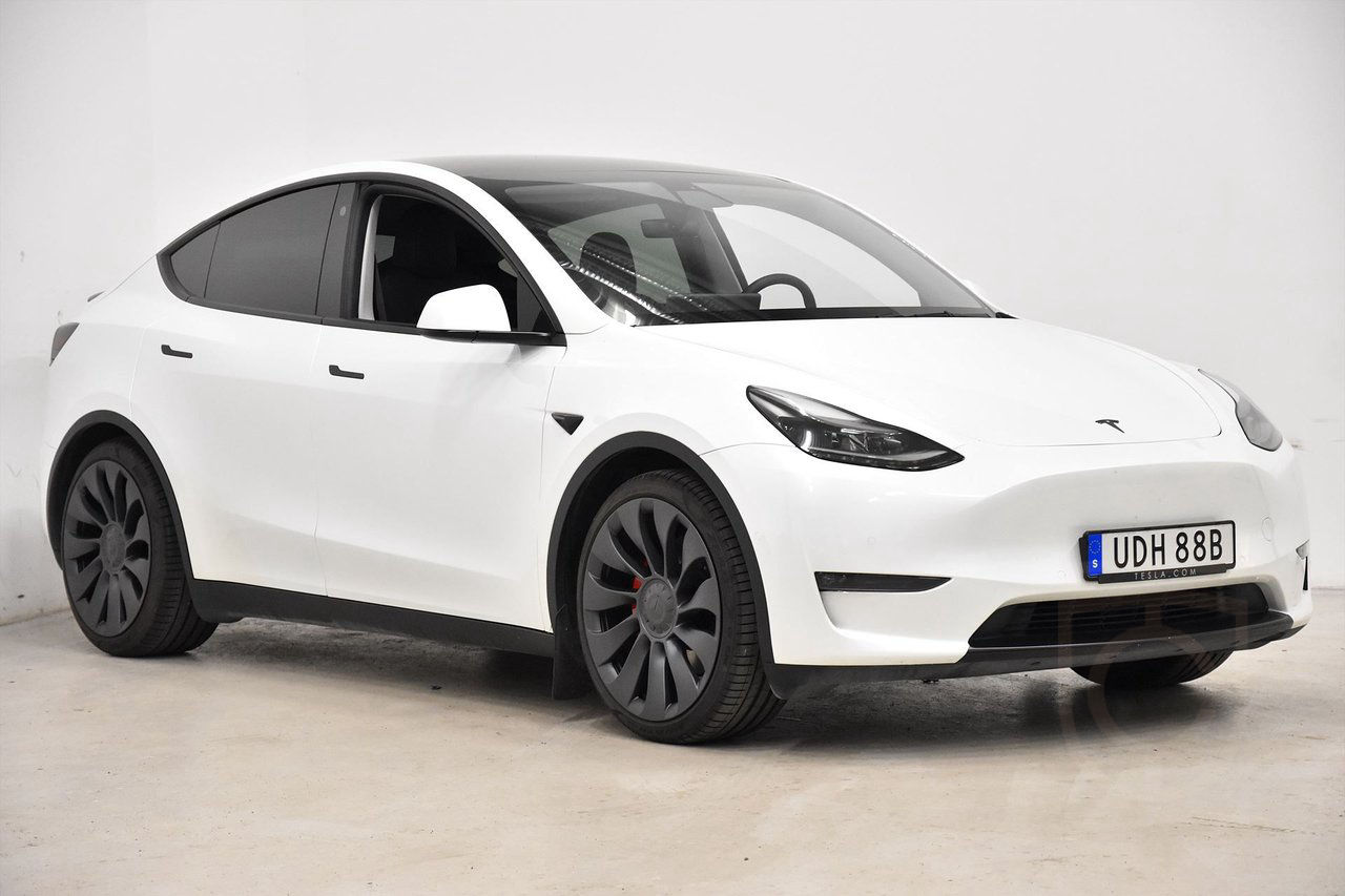 Tesla Model Y Performance AWD Pano
