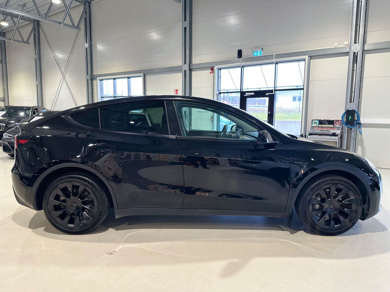 Tesla Model Y Long Range AWD,