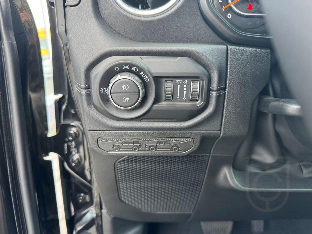 Jeep Wrangler 2.0 Unlim. Sahara Umbau Hoch + Breit SK