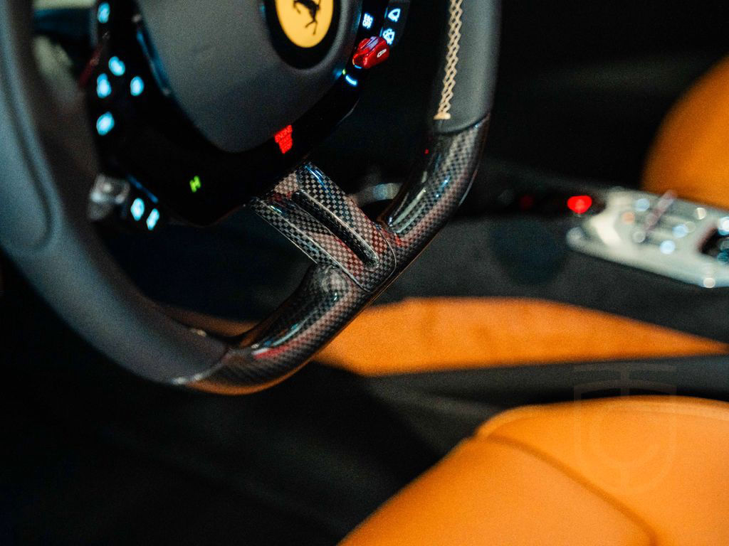 Ferrari 296 GTS Atelier*Lift*Carbon*Lackierte-Nummern